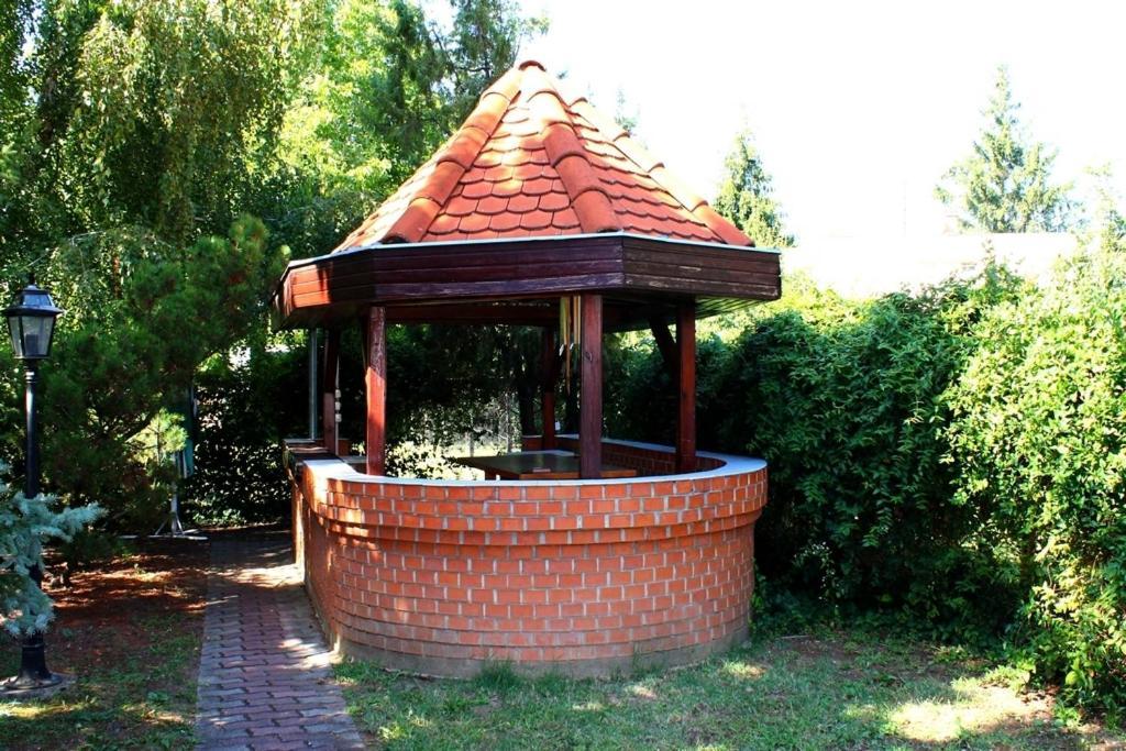 Hajdúszoboszló Jarja Panzio酒店 外观 照片